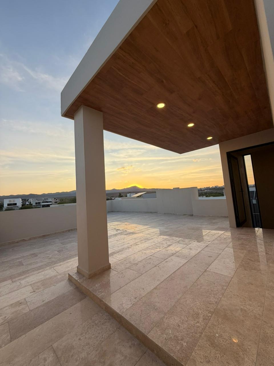 Terraza de Paseo Alto 158, ubicada en Alto Lago, San Luis Potosí, construida por Edificaciones Montecastillo